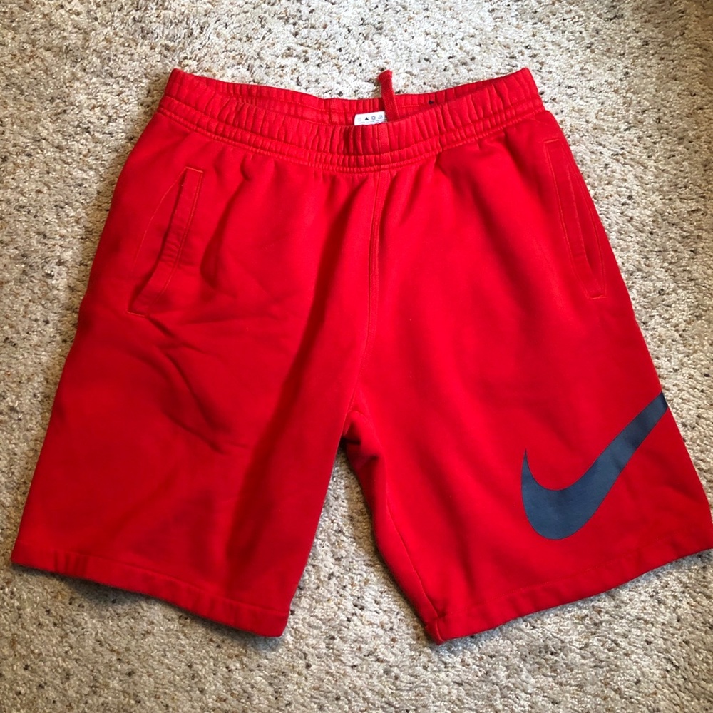 Nike Men’s Shorts in Red - Sweatshorts